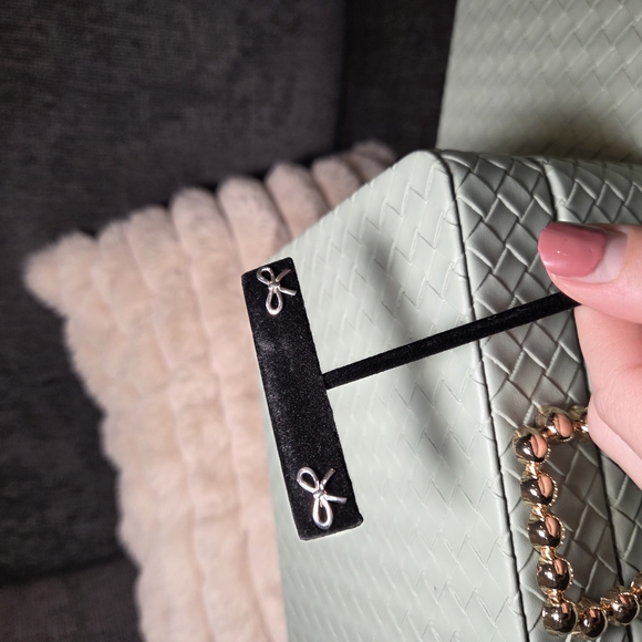 Genuine Tiffany & Co. Bowtie Stud Earrings Set In Sterling Silver - Picture 8 of 8